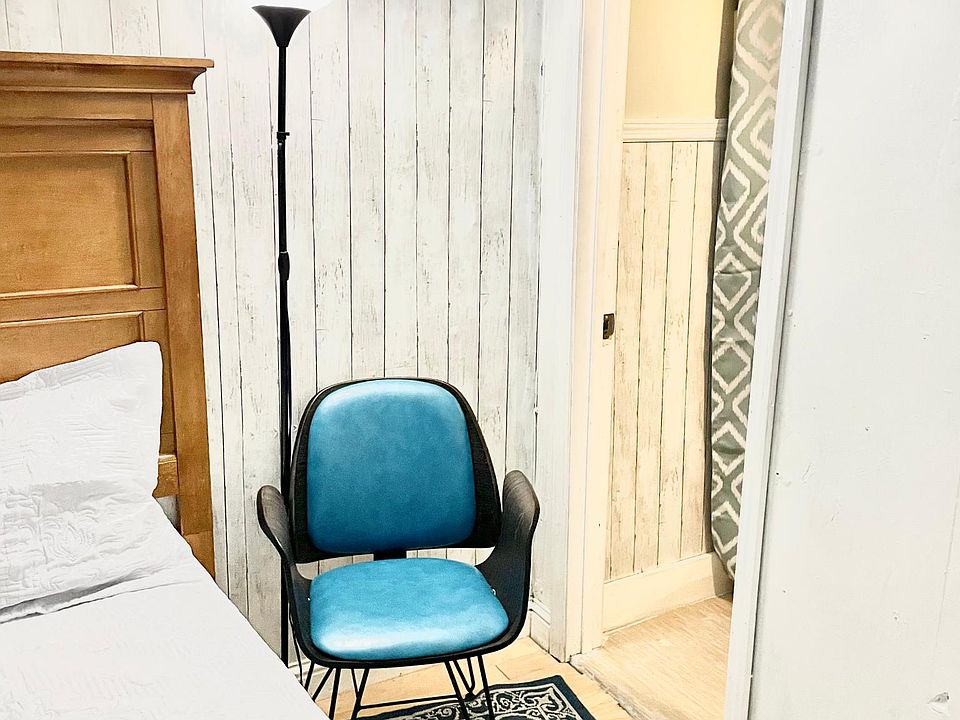 Entry to bathroom