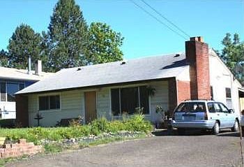 1st image of 633 NE Clover Ave