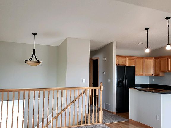 3rd image of 1008 41st Ave W