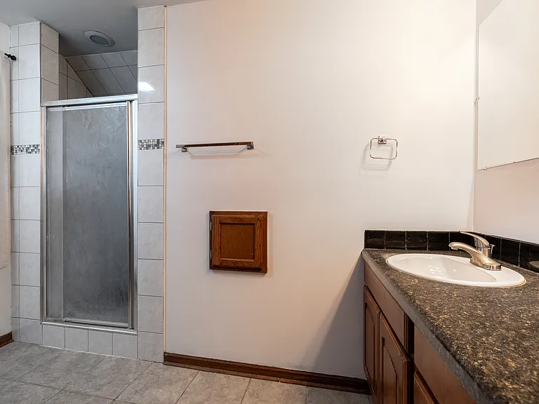 2028 N Cambridge Ave — Photo 11