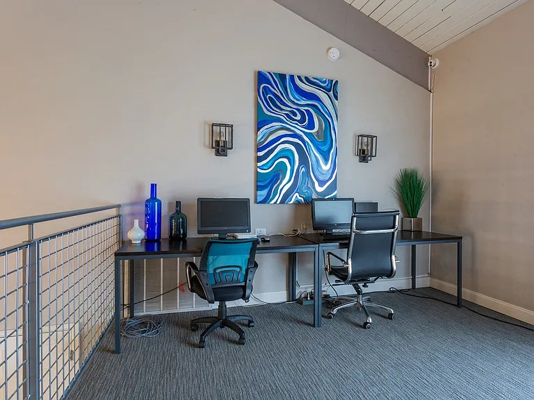 Monaco Lakes Apt — Photo 20
