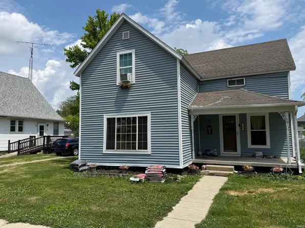 128 S Brooks St, Francesville, IN 47946