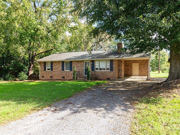 3rd image of 202 Fulton Dr