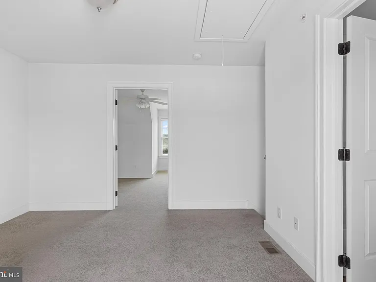 619 W Mulberry St — Photo 29