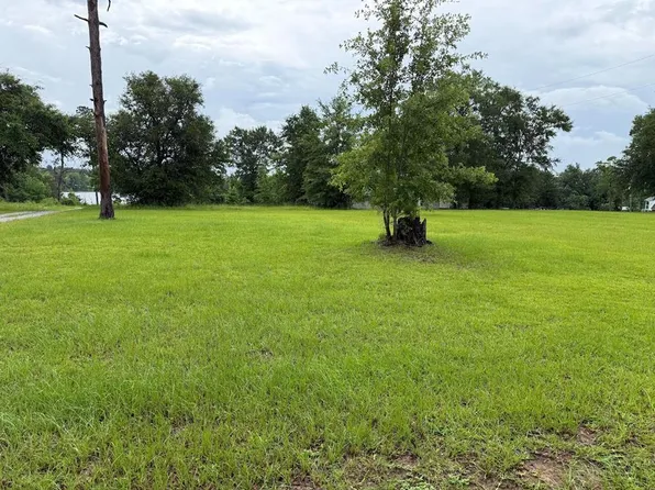 7993 Parkside Cir, Donalsonville, GA 39845