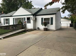 27171 Grandmont St, Roseville, MI 48066