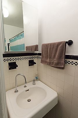 4th image of 936 President St APT 1R