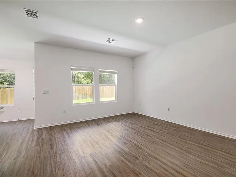 10724 Steinbeck Dr — Photo 3