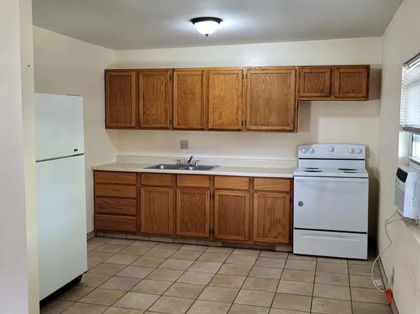 304 8th St #13, Ogden, KS 66517