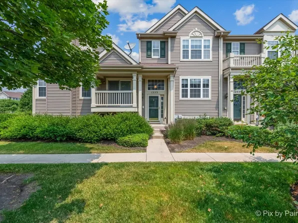1253 Driftwood Ln, Hampshire, IL 60140