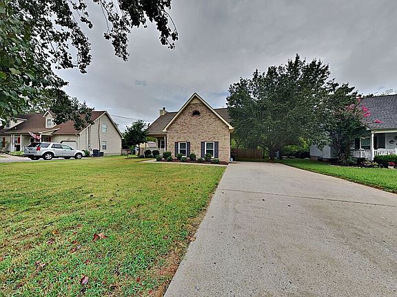 3rd image of 505 Southlake Dr