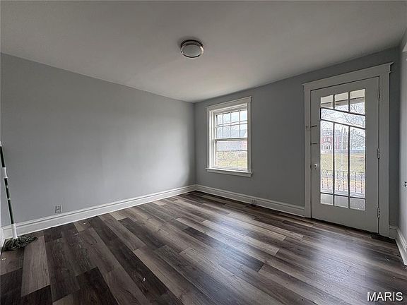 3rd image of 5027 S Broadway