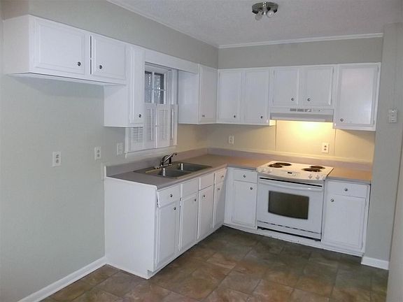 2nd image of 511 Lakewood Dr