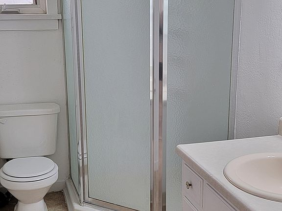 4th image of 646 28th Ave