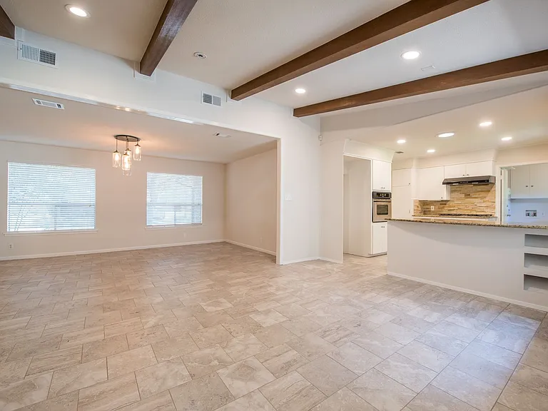 2902 Silverleaf Dr — Photo 8