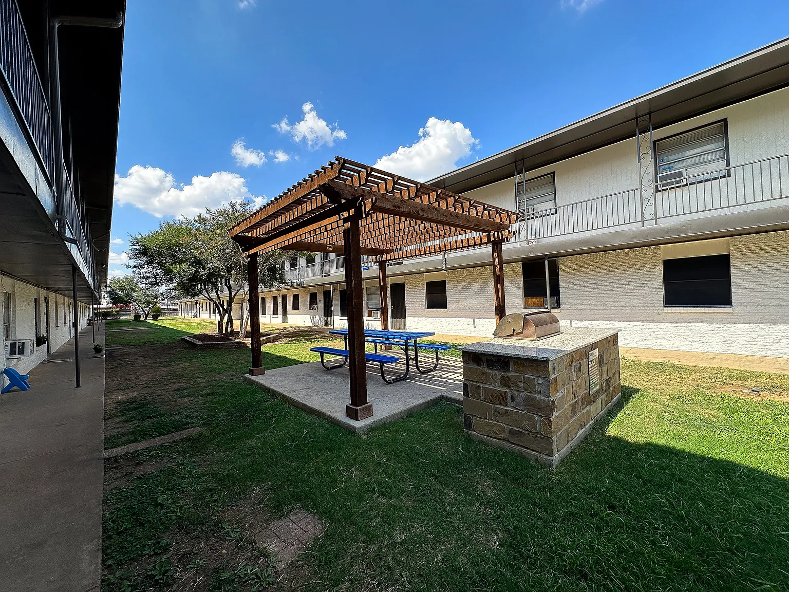Southgate Manor Apartments — Photo 4