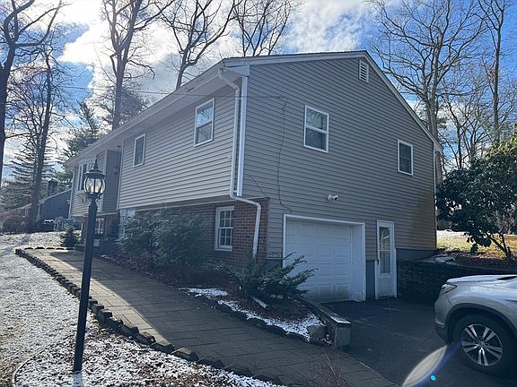 4th image of 149 Thurber Ave