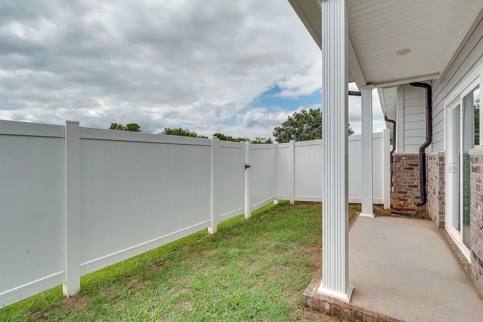 2 bed, 2.5 bath, 1603 sqft, $1,900 — Photo 2