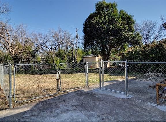 4th image of 5073 Lyndon Dr