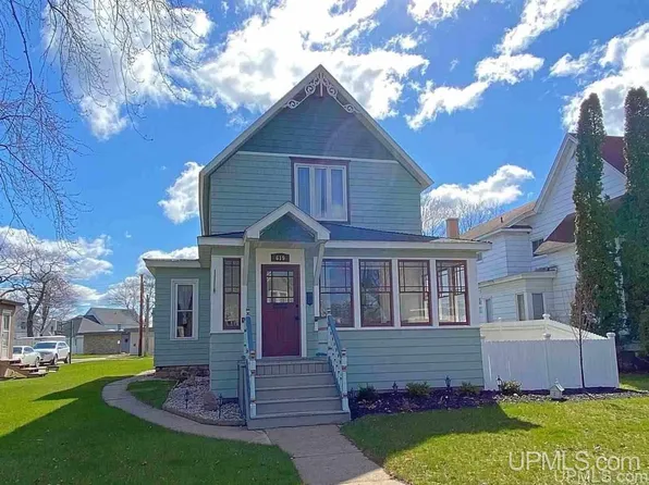 619 S 8th St, Escanaba, MI 49829