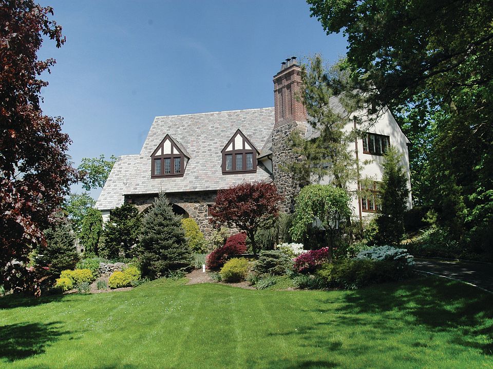 1st image of 19 Wildwood Cir