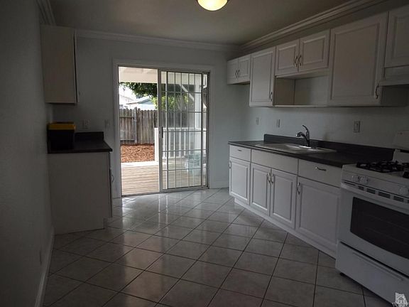 4th image of 248 E C St