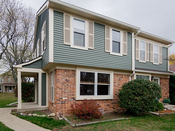 3rd image of 2935 E Whittier Ct