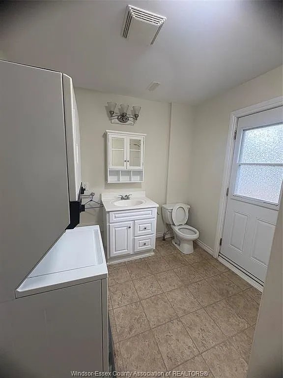 3 bed, $2,000 — Photo 3
