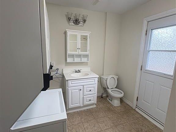 3rd image of 853 Pillette Rd #2