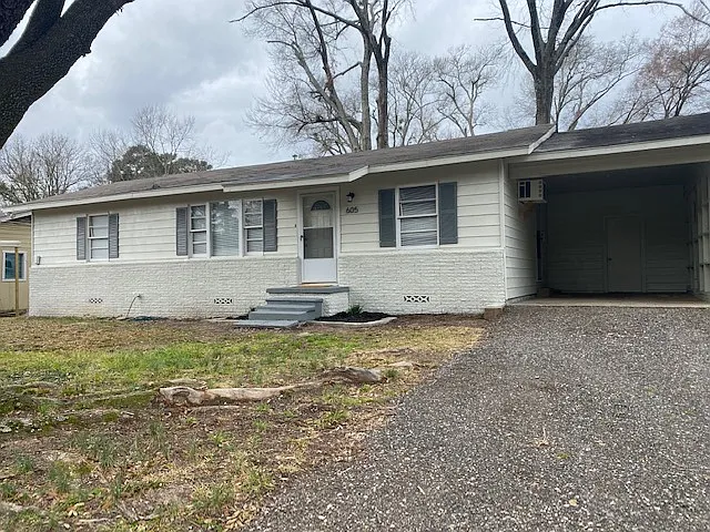 605 Omega St — Photo 3