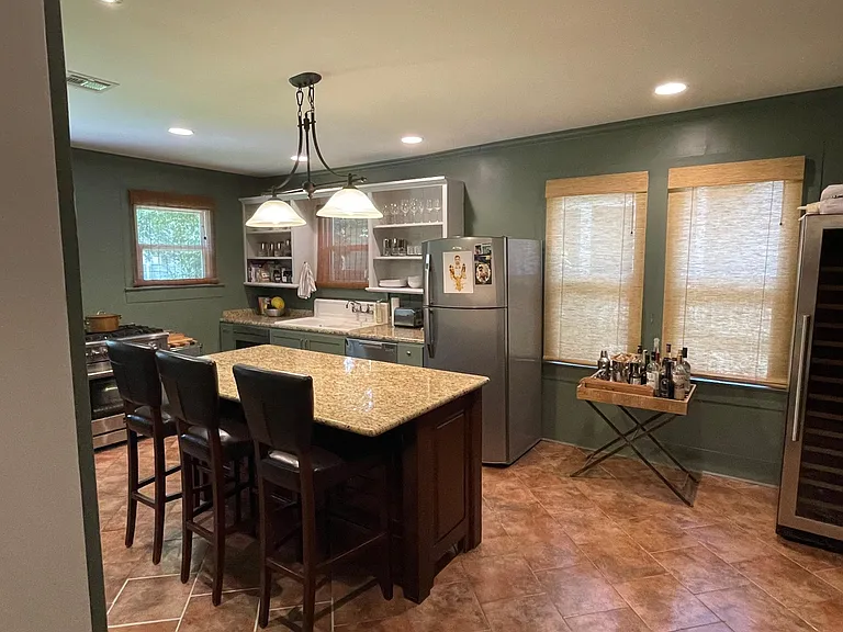 133 Evangeline Dr — Photo 2