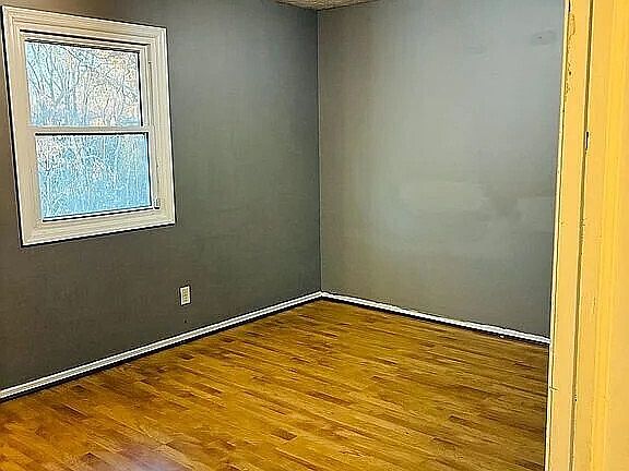 5th image of 601 N Robin Dr