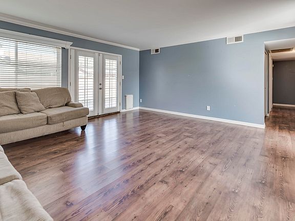 4th image of 1228 E Ivyglen St