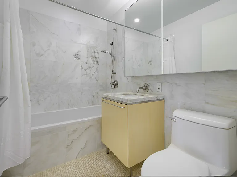 200 Chambers St #5C — Photo 11