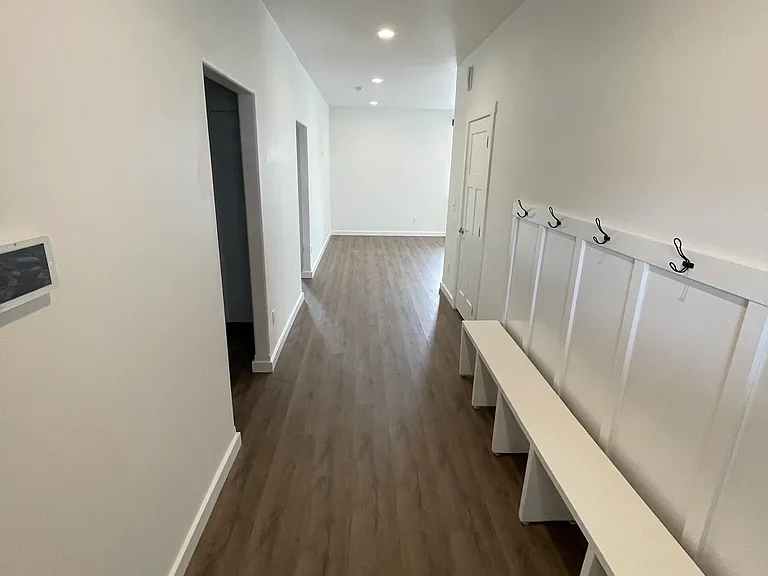 1325 W Bonneville St — Photo 9