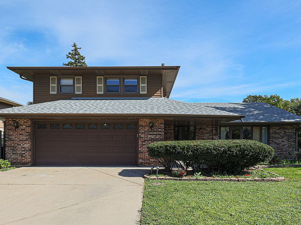 1st image of 1601 N Rosetree Ln