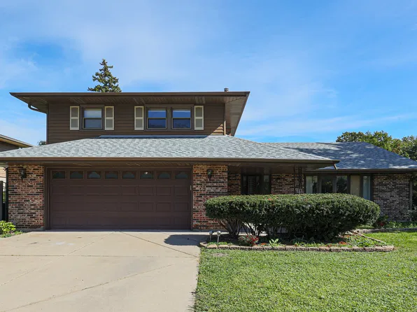 1601 N Rosetree Ln, Mount Prospect, IL 60056