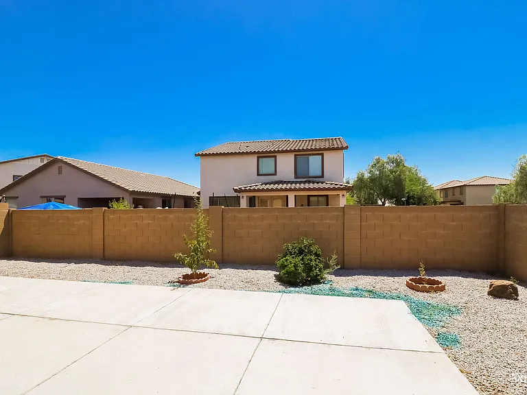 2427 S 101st Ln — Photo 15