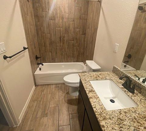 4th image of 2425 Alterman Dr Unit A