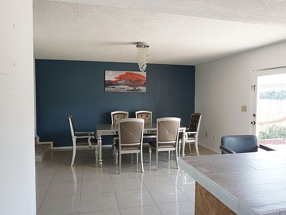 4th image of 8175 Sutton Pl N