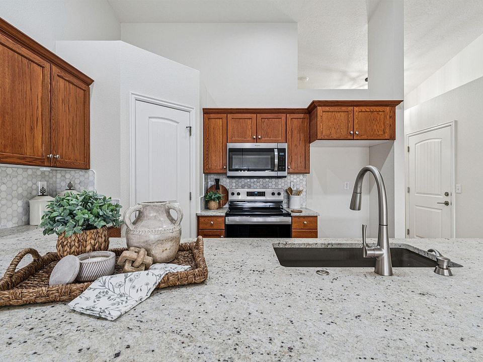 1st image of 8070 W Penny Ln