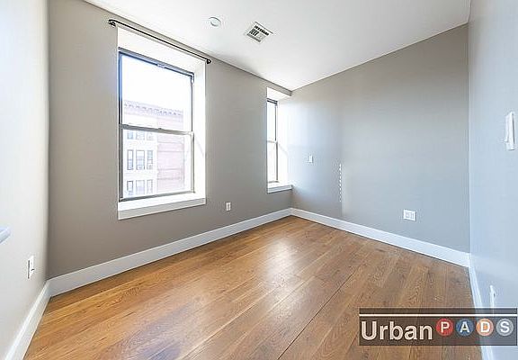 4th image of 431 Throop Ave #1R