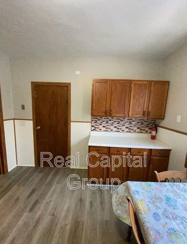 3 bed, 1.0 bath, $1,195 — Photo 3