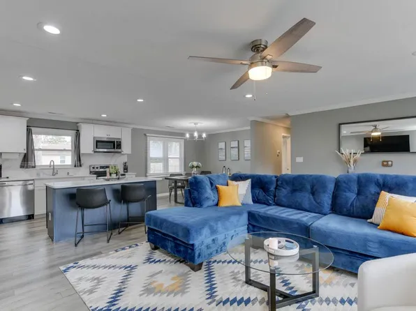 14 Ridgewood Pkwy, Newport News, VA 23608