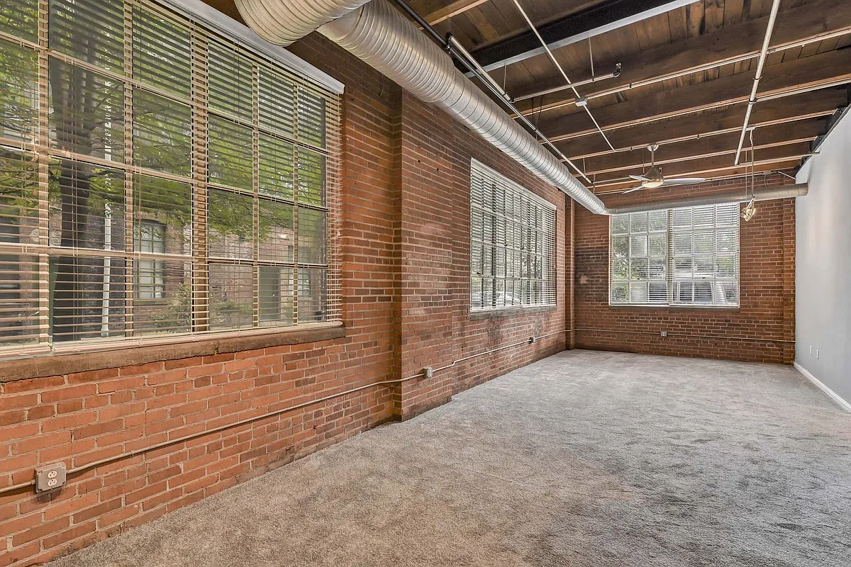 Building Photo - 3307 Scranton Rd #205