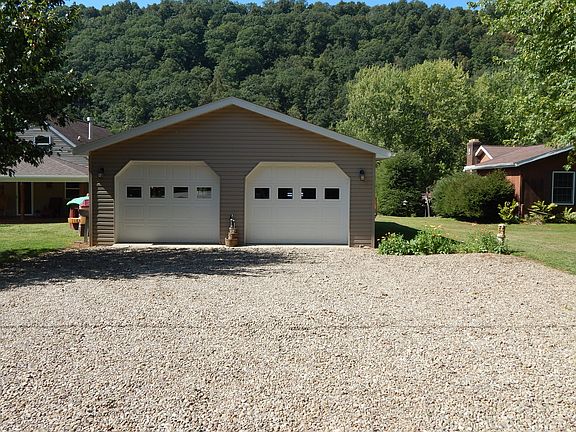 Built in 2010, 24'x32'
