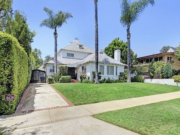 3rd image of 133 N Bowling Green Way