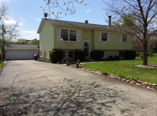 2117 Old Elm Rd, Lindenhurst, IL 60046