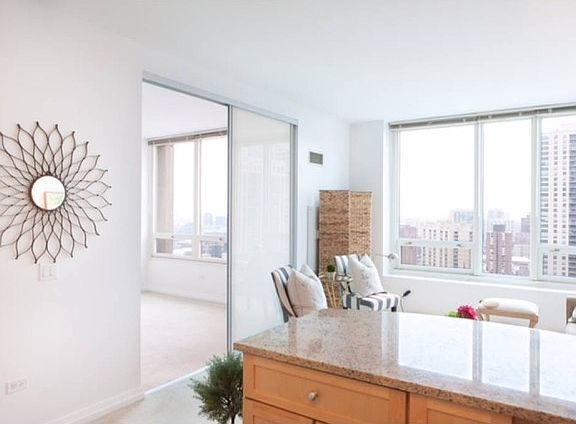 5th image of 33 W Ontario St APT 36G