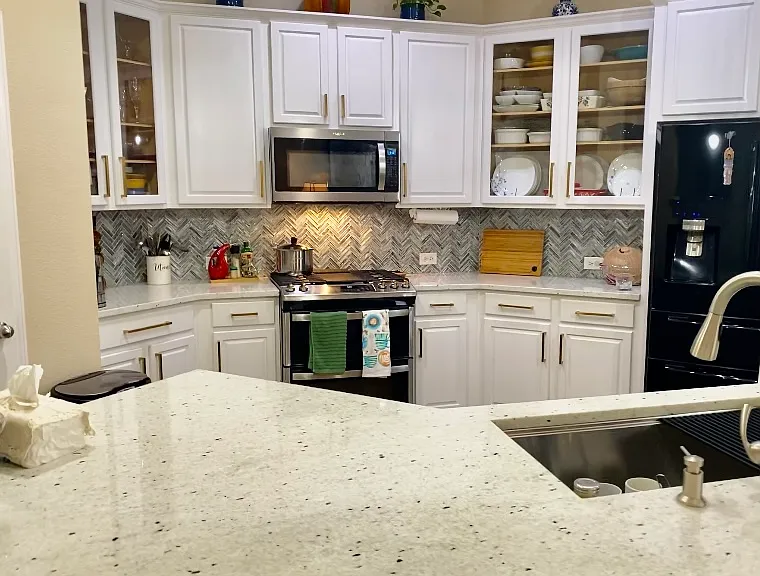 8664 Robertson Dr — Photo 1
